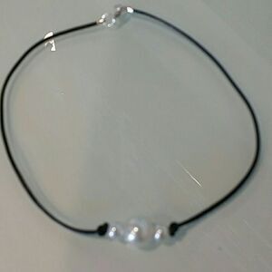 Leather pearl choker!